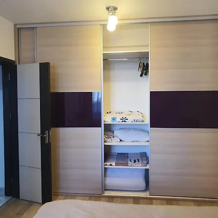 Apartman Coresi Apartament Isaran