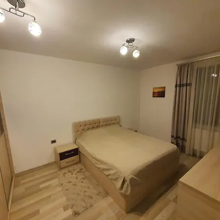 Coresi Apartament Isaran Apartman *