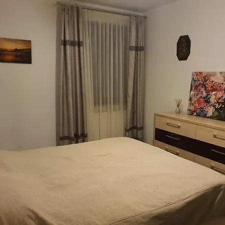 Apartman Coresi Apartament Isaran *