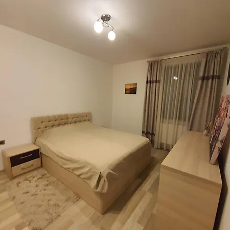 Apartman Coresi Apartament Isaran