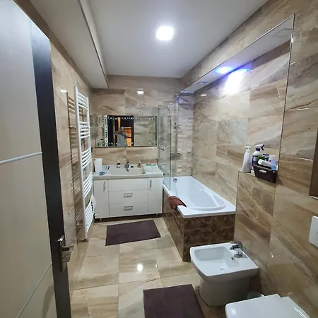 Coresi Apartament Isaran Apartman *